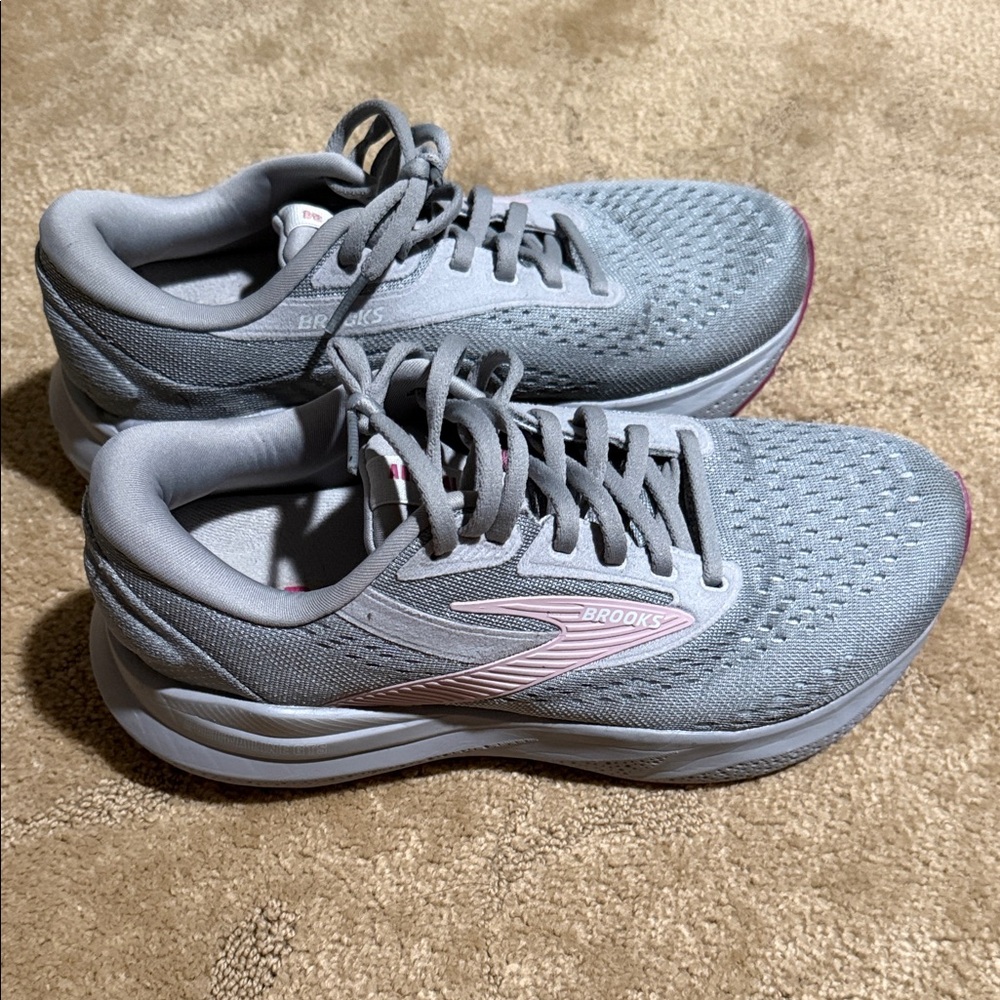 Brooks Women's Athletic Shoes in Gray and Pink